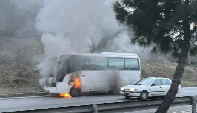 You are currently viewing Θεσσαλονίκη: Φωτιά σε σχολικό λεωφορείο – Απεγκλωβίστηκαν οι μαθητές