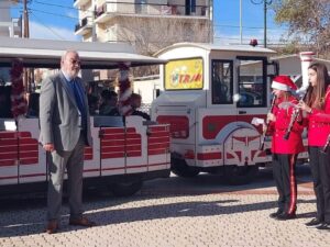 Read more about the article Τα κάλαντα της Πρωτοχρονιάς στον δήμαρχο Τριφυλίας από μαθητές του Λυκείου