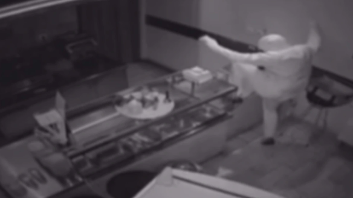 Read more about the article Θεσσαλονίκη: Βίντεο-ντοκουμέντο από διάρρηξη σε κατάστημα με φαλάφελ