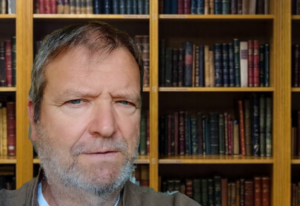 Read more about the article Η έφοδος στο μέλλον μας έγινε με κουρασμένο Ηνίοχο.(Αντί βιογραφικού)