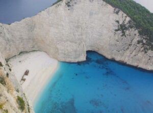 Read more about the article Ζάκυνθος: Απαγορεύεται οριστικά το κολύμπι στο “Ναυάγιο”