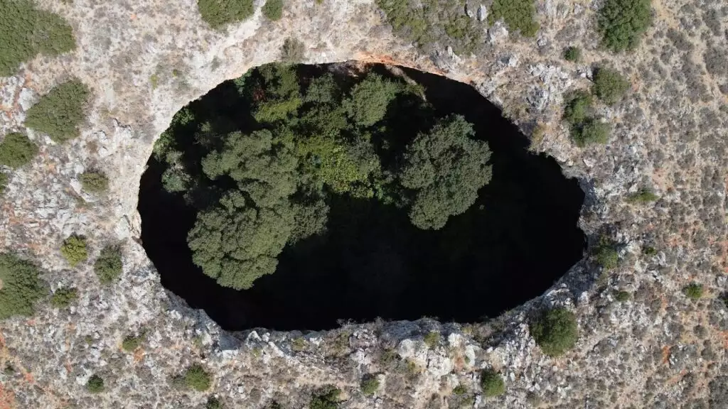 Read more about the article Μάνη: Ανεξερεύνητο μυστήριο και απίστευτοι θρύλοι στο βαθύ Μούζι (video)