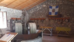 Read more about the article Ραπτόπουλο Τριφυλίας: Το παλιό ελαιοτριβείο που έγινε μουσείο (photos)
