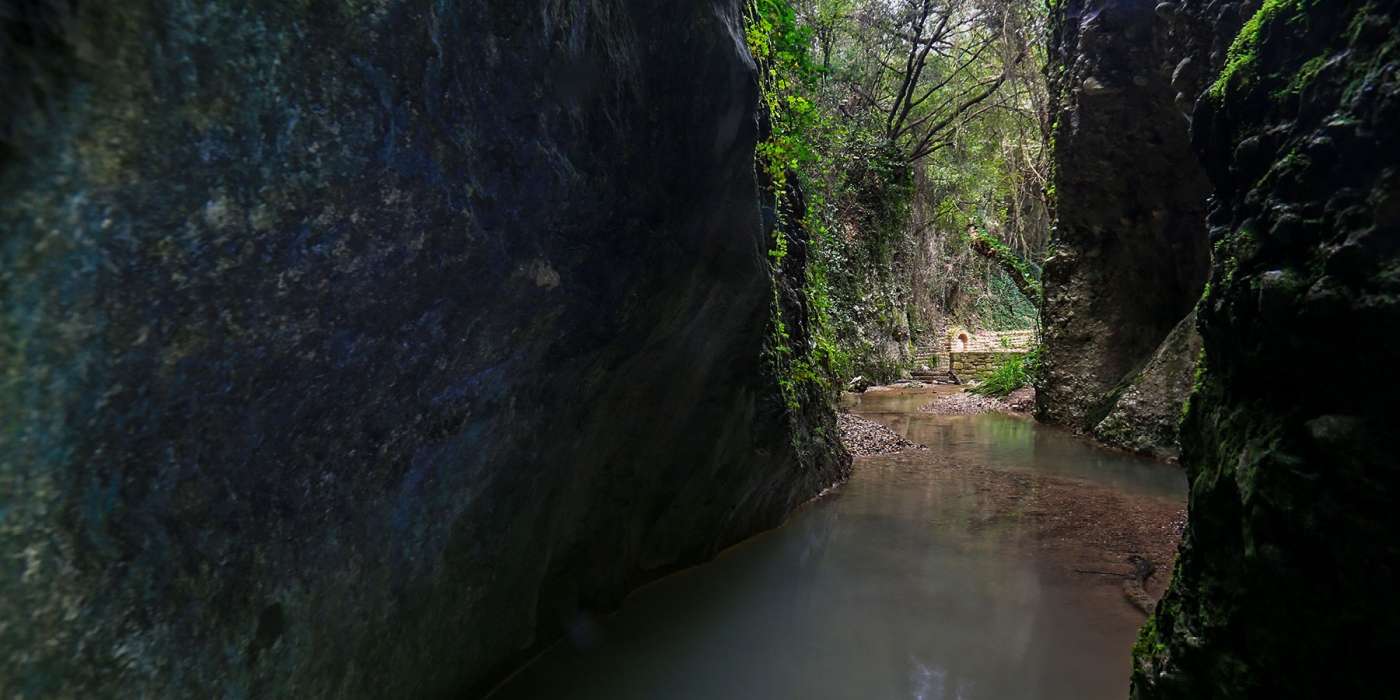 You are currently viewing Φαράγγι Περιστεριάς: Ενας κρυμμένος θησαυρός λίγα χιλιόμετρα από τη Κυπαρισσία