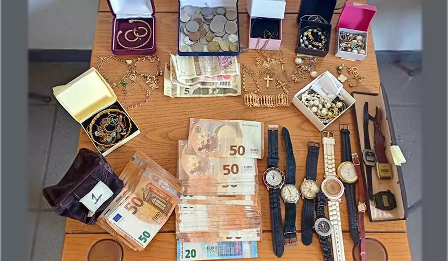 Read more about the article Παρίσταναν τους αστυνομικούς και εξαπατούσαν πολίτες και στη Μεσσηνία