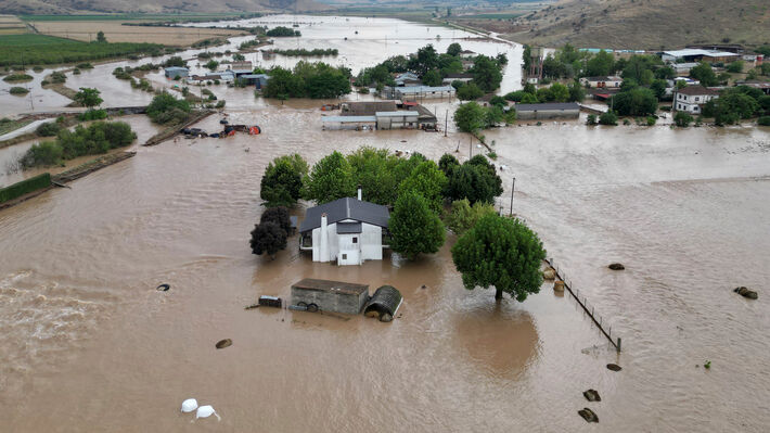 Read more about the article Εθνική τραγωδία: Επτά οι νεκροί από τις πλημμύρες 