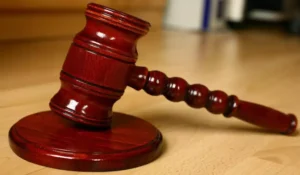 Read more about the article Κατεβάζουν ρολά οι δικηγόροι σε Καλαμάτα και Τρίπολη για το φορολογικό