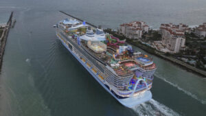 Read more about the article «Παρθενικό» ταξίδι για το μεγαλύτερο κρουαζιερόπλοιο του κόσμου – Ανησυχία για το καύσιμο κίνησης