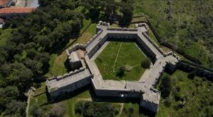 Read more about the article Νιόκαστρο: Το εντυπωσιακό φρούριο της Πύλου από ψηλά (video)