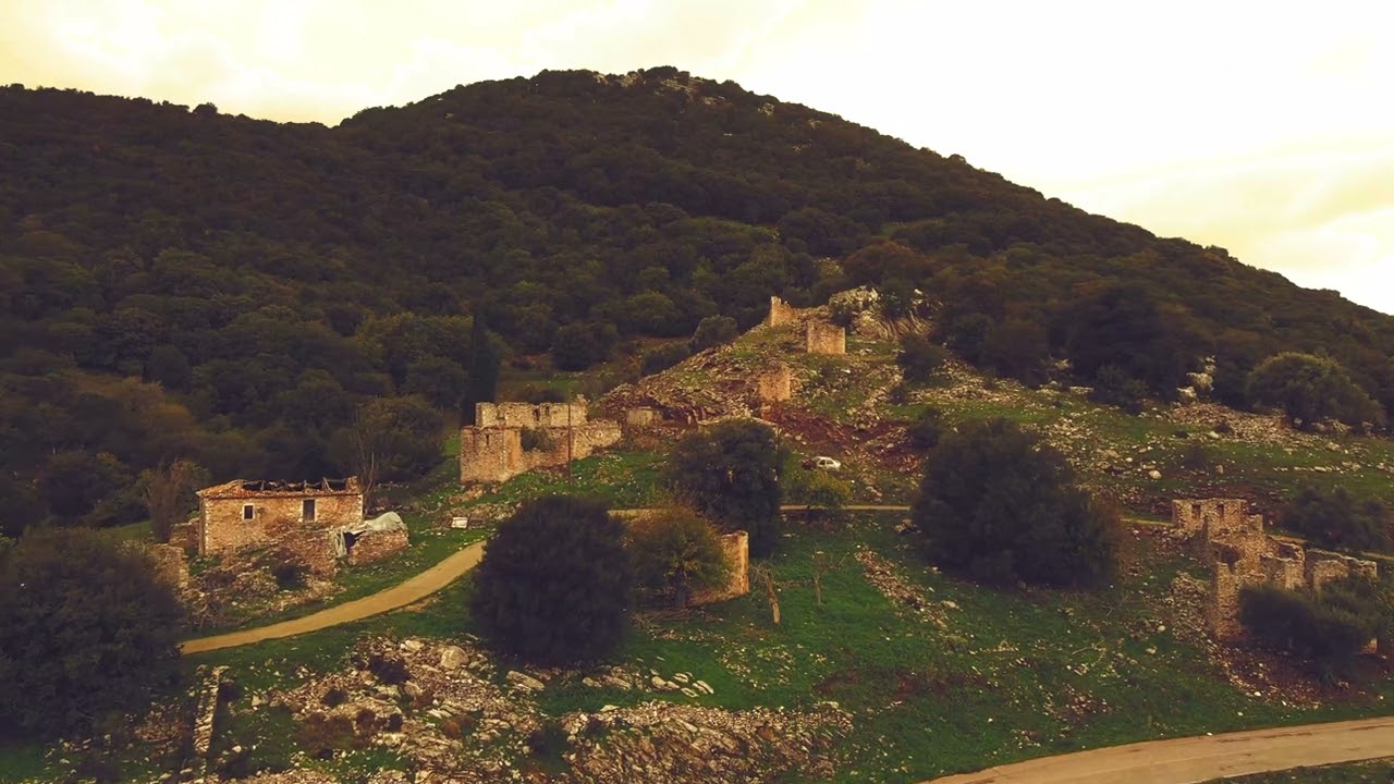 Read more about the article Κλωνί Τριφυλίας: Το ερειπωμένο χωριό που σε ταξιδεύει σε άλλες εποχές (video)
