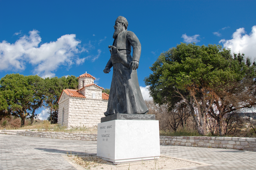 You are currently viewing Μανιάκι: Έκλεψαν το φωτοβολταϊκό που φωτίζει το άγαλμα του Παπαφλέσσα