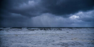 Read more about the article Έρχεται επικίνδυνη κακοκαιρία με βροχές και «βουτιά» 10°C – εκτοπίζεται η αφρικανική σκόνη