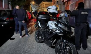 Read more about the article Ηλιούπολη: Μητέρα και γιος βρέθηκαν πυροβολημένοι στο διαμέρισμα τους