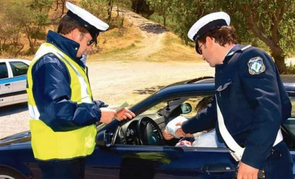 Read more about the article Αλλαγές στον νέο ΚΟΚ – Πρόστιμα μέχρι 350 ευρώ και αφαίρεση διπλώματος έως πέντε χρόνια