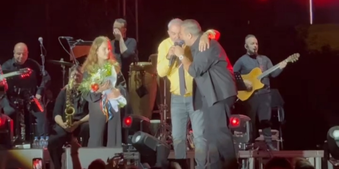 You are currently viewing Η στιγμή που ο Γιώργος Λεβεντάκης τραγούδησε μαζί με τον Αντώνη Ρέμο (βίντεο)