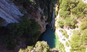 Read more about the article Πολυλίμνιο: Ο θησαυρός της Μεσσηνίας που δεν σταματάει ποτέ να σε εκπλήσσει (video)