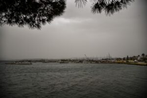 Read more about the article Καιρός: «Σφίγγει ο κλοιός» σήμερα Κυριακή με περισσότερη ζέστη και αφρικανική σκόνη