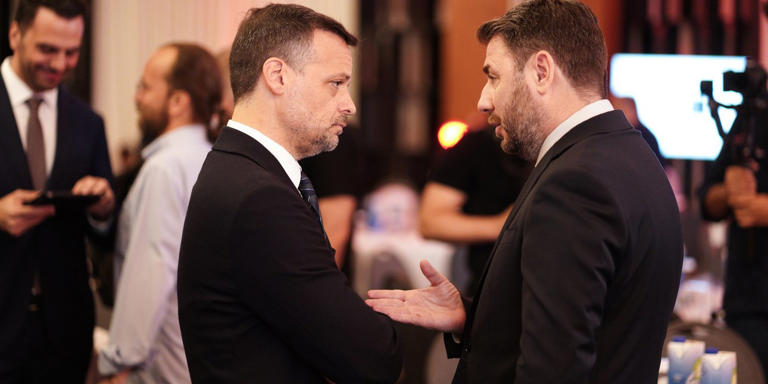 You are currently viewing ΠΑΣΟΚ: Πόλεμος επιτελείων Δούκα – Ανδρουλάκη