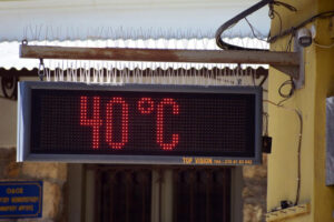 Read more about the article Καιρός: Προ των πυλών ο νέος καύσωνας – Για κίνδυνο φωτιάς προειδοποιούν μετεωρολόγοι