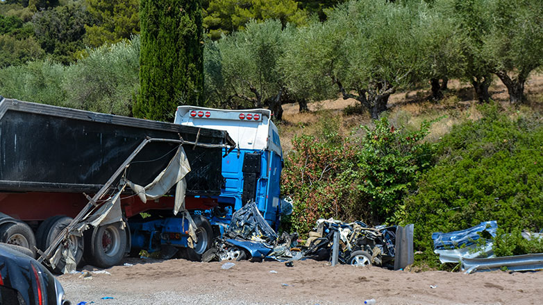 Read more about the article Μάχη στη ΜΕΘ δίνει ο 19χρονος μετά το τροχαίο στην Ελαία<br>