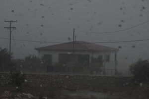 Read more about the article ΕΜΥ: Έκτακτο δελτίο καιρού – Σε ποιες περιοχές θα χτυπήσουν βροχές, καταιγίδες και χαλάζι