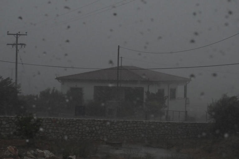 Read more about the article ΕΜΥ: Έκτακτο δελτίο καιρού – Σε ποιες περιοχές θα χτυπήσουν βροχές, καταιγίδες και χαλάζι