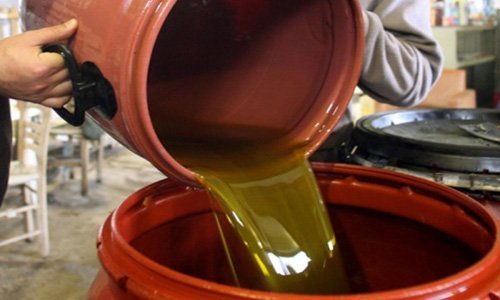 Read more about the article Κατακόρυφη πτώση στις τιμές του έξτρα παρθένου ελαιολάδου – Οι ελαιοπαραγωγοί αποθηκεύουν το προϊόν τους