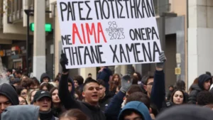 Read more about the article «Είναι έγκλημα» φώναξαν μαθητές σε όλη τη χώρα για τα Τέμπη