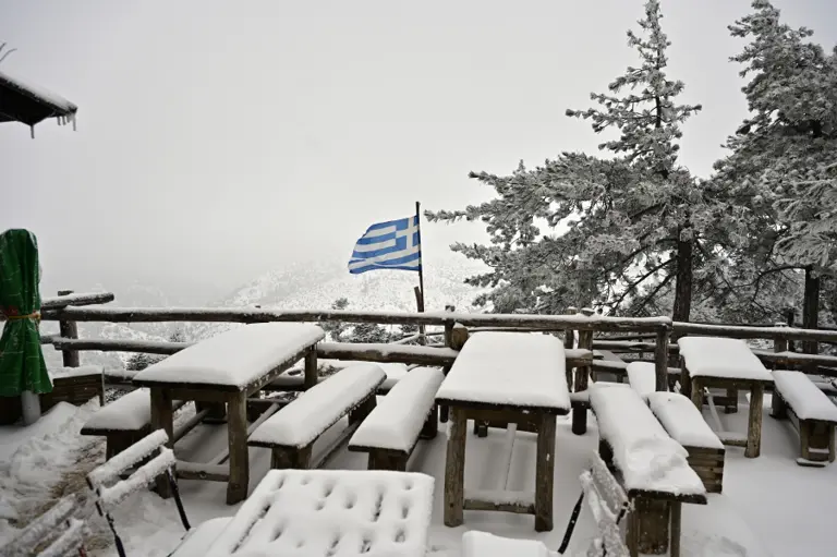 Read more about the article Καιρός: Ισχυρές βροχές και ραγδαία πτώση της θερμοκρασίας – Πού θα χιονίσει