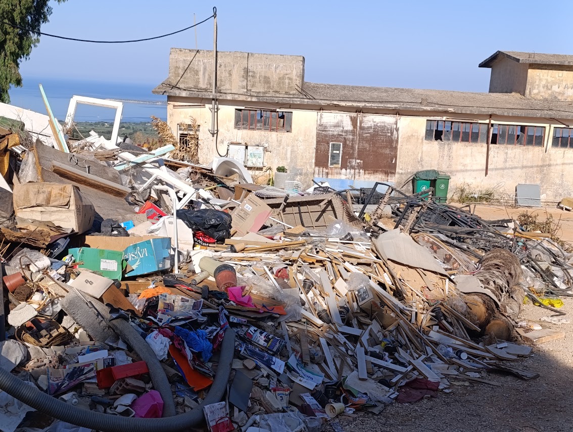 You are currently viewing Γαργαλιάνοι: Το οικόπεδο των παλαιών Σφαγείων από αμαξοστάσιο σε.. σκουπιδότοπο (photos)