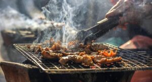 Read more about the article Τσικνοπέμπτη: Χρήσιμα tips από την διατροφολόγο Μαρία Κάππου